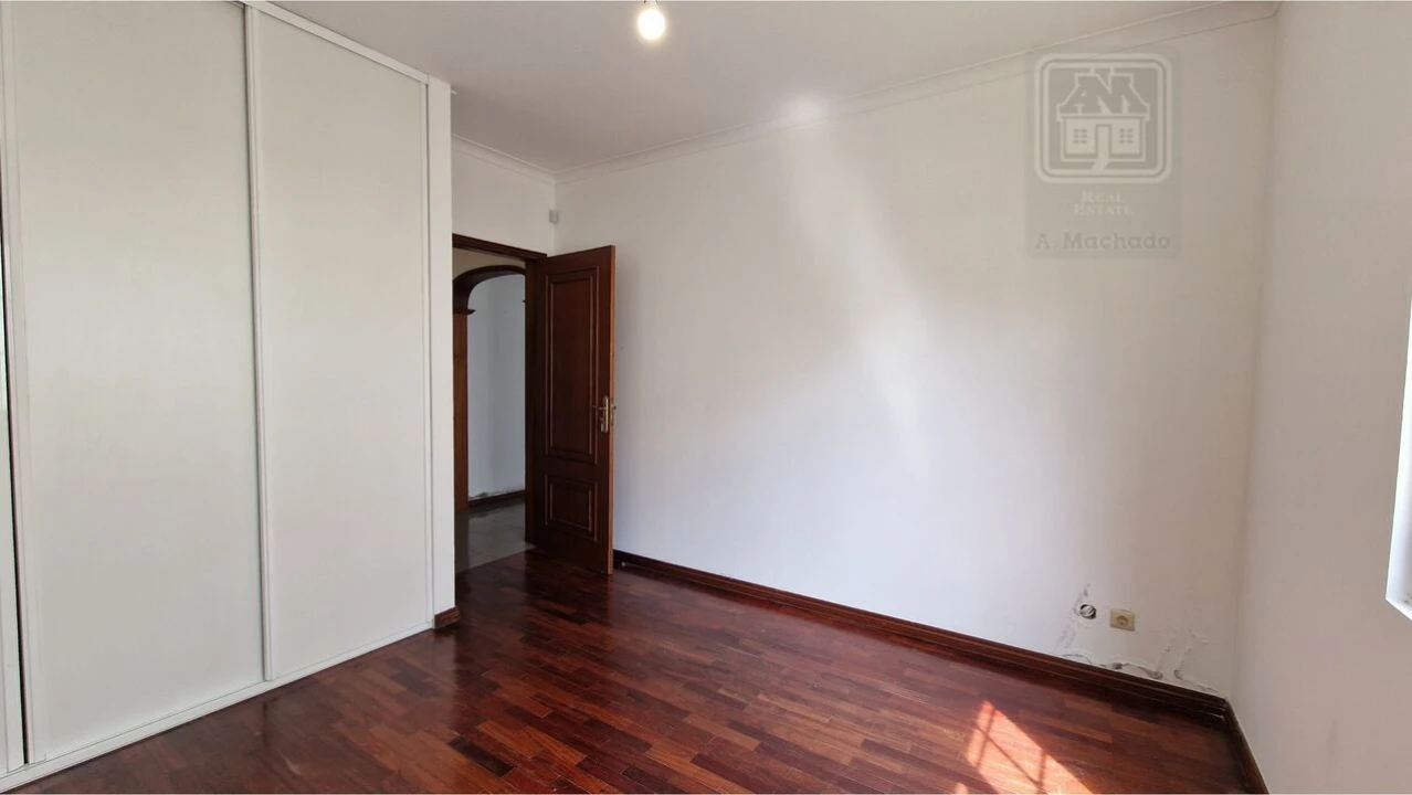 Moradia T4 para Venda em Relva Foto 38