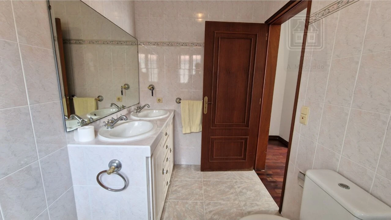 Moradia T4 para Venda em Relva Foto 45