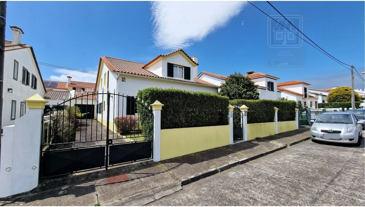 Moradia T4 para Venda em Relva Foto 1