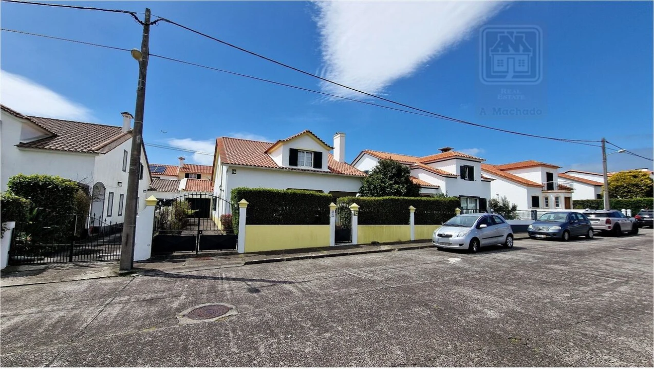 Moradia T4 para Venda em Relva Foto 5