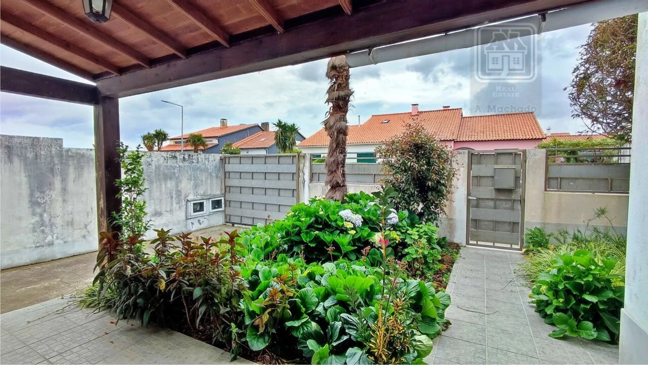 Moradia T3 para Venda em Pico da Pedra Foto 7