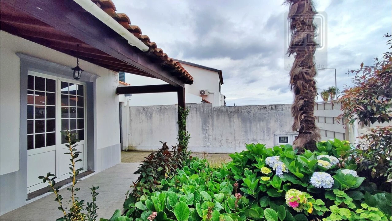 Moradia T3 para Venda em Pico da Pedra Foto 8