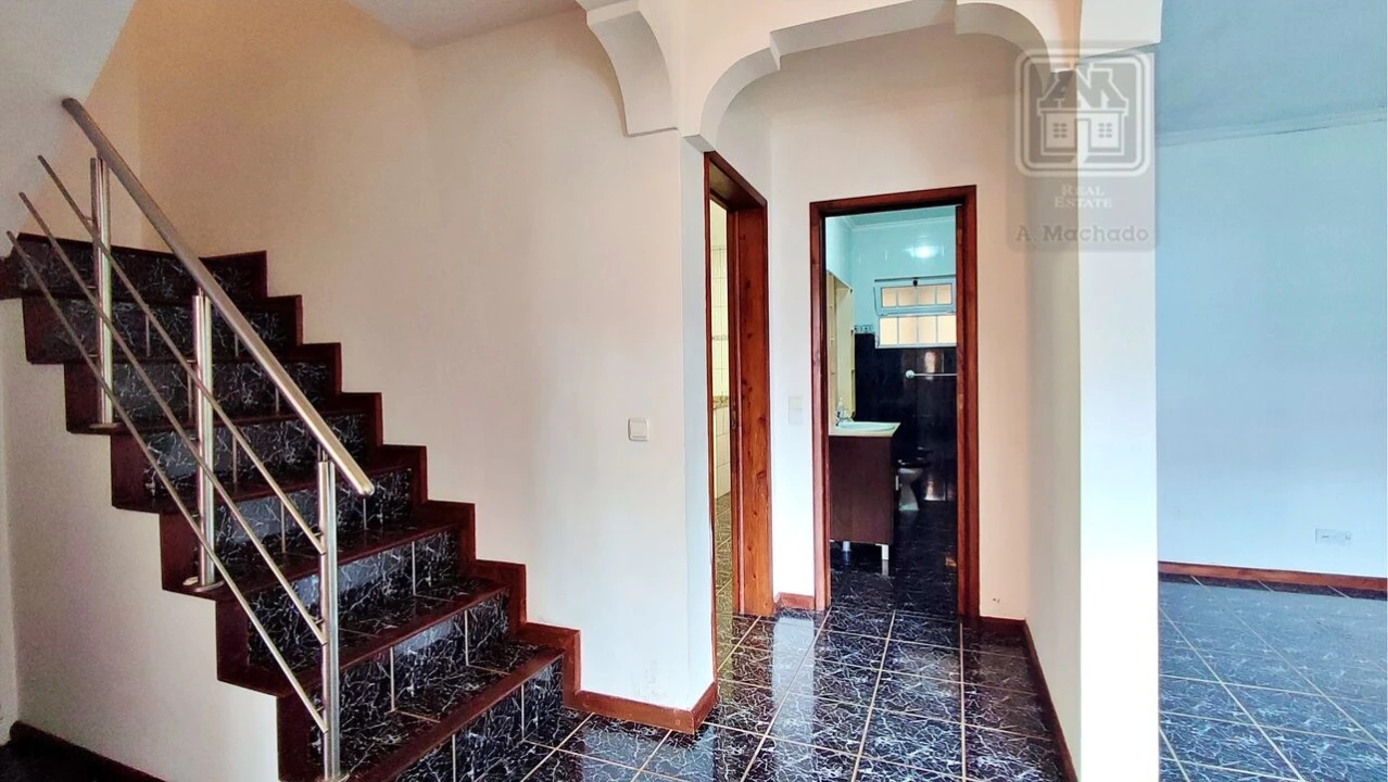 Moradia T3 para Venda em Pico da Pedra Foto 9