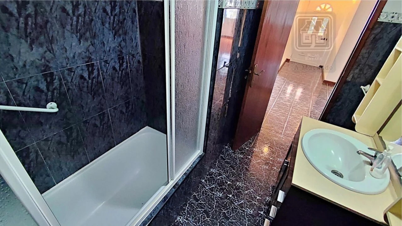 Moradia T3 para Venda em Pico da Pedra Foto 31