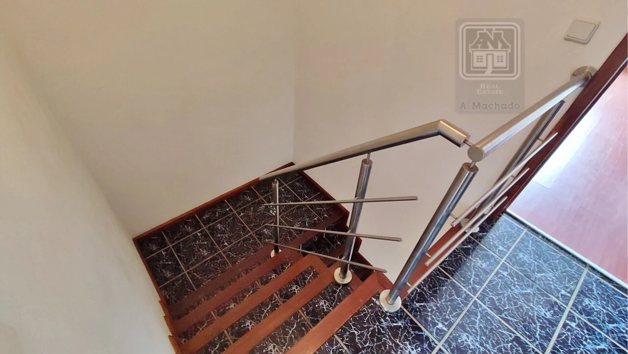 Moradia T3 para Venda em Pico da Pedra Foto 35