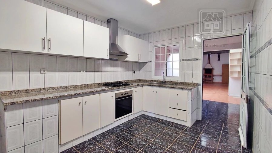 Moradia T3 para Venda em Pico da Pedra Foto 23