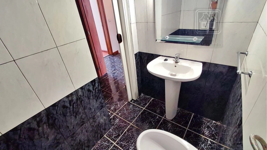 Moradia T3 para Venda em Pico da Pedra Foto 47