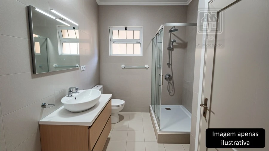 Moradia T3 para Venda em Pico da Pedra Foto 29