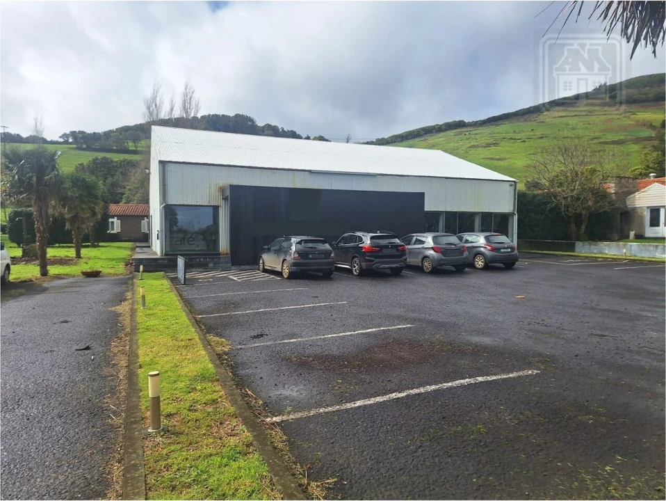 Loja para Venda em Ribeirinha Foto 1