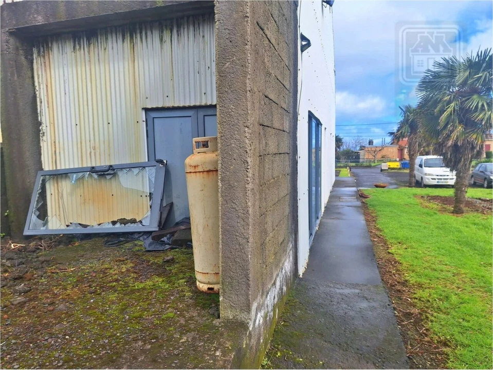 Loja para Venda em Ribeirinha Foto 10