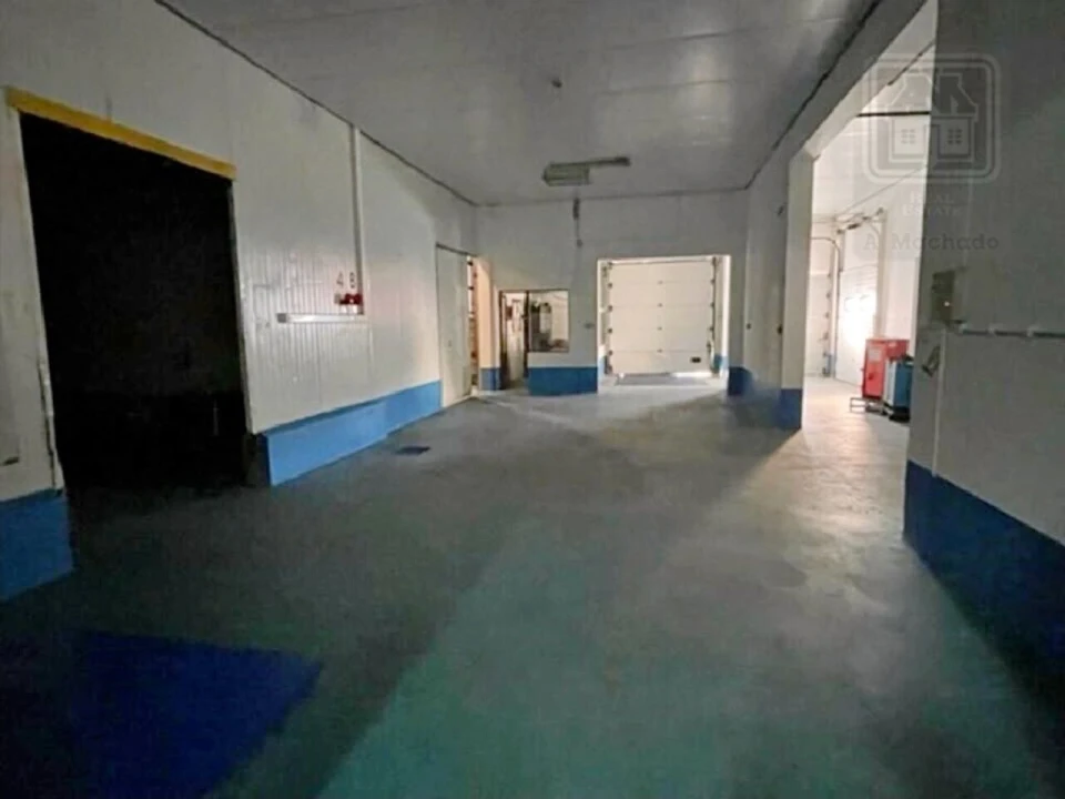 Armazém para Venda em Praia da Vitoria (Santa Cruz) Foto 13