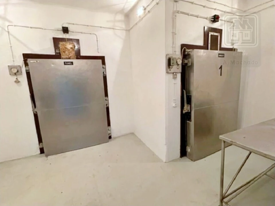 Armazém para Venda em Praia da Vitoria (Santa Cruz) Foto 18