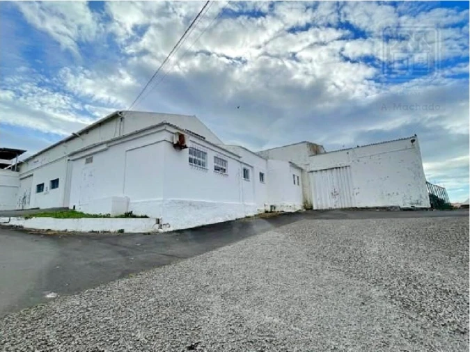 Armazém para Venda em Praia da Vitoria (Santa Cruz) Foto 1