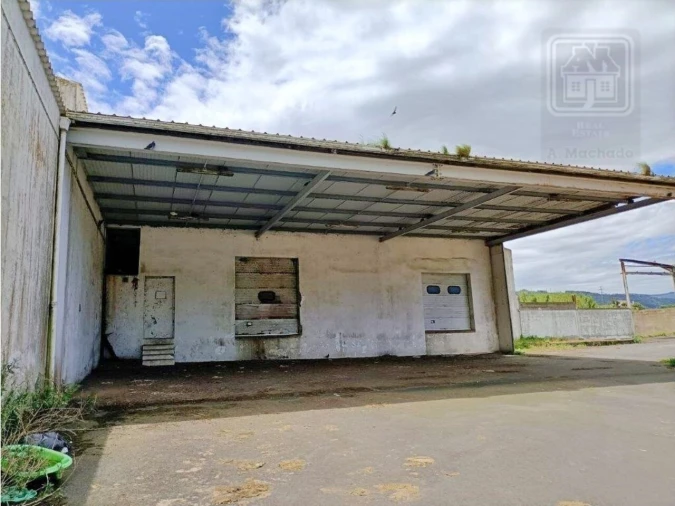 Armazém para Venda em Praia da Vitoria (Santa Cruz) Foto 7
