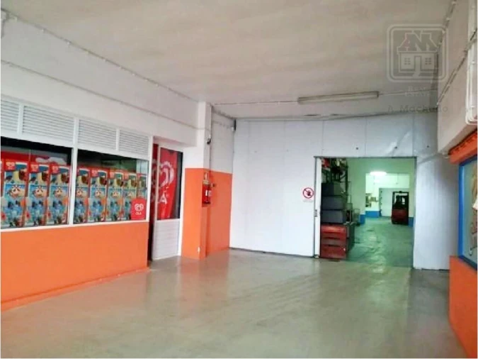 Armazém para Venda em Praia da Vitoria (Santa Cruz) Foto 12