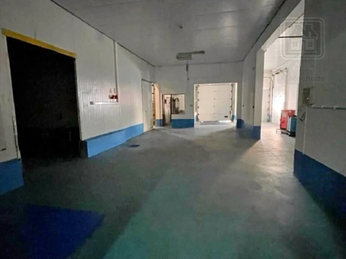 Armazém para Venda em Praia da Vitoria (Santa Cruz) Foto 13