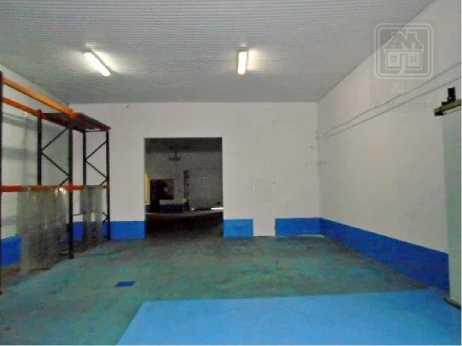 Armazém para Venda em Praia da Vitoria (Santa Cruz) Foto 14