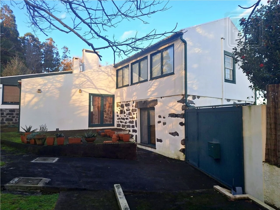 Moradia T4 para Venda em Feteira Foto 13