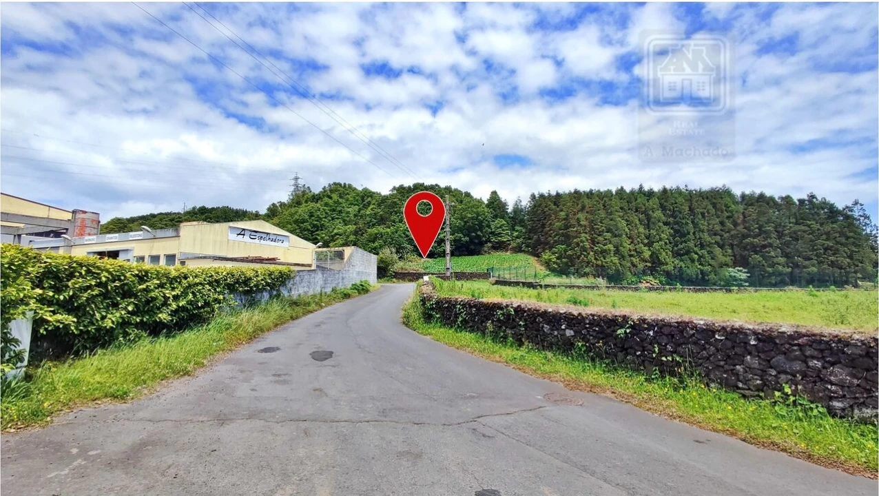 Terreno para Venda em Pico da Pedra Foto 2