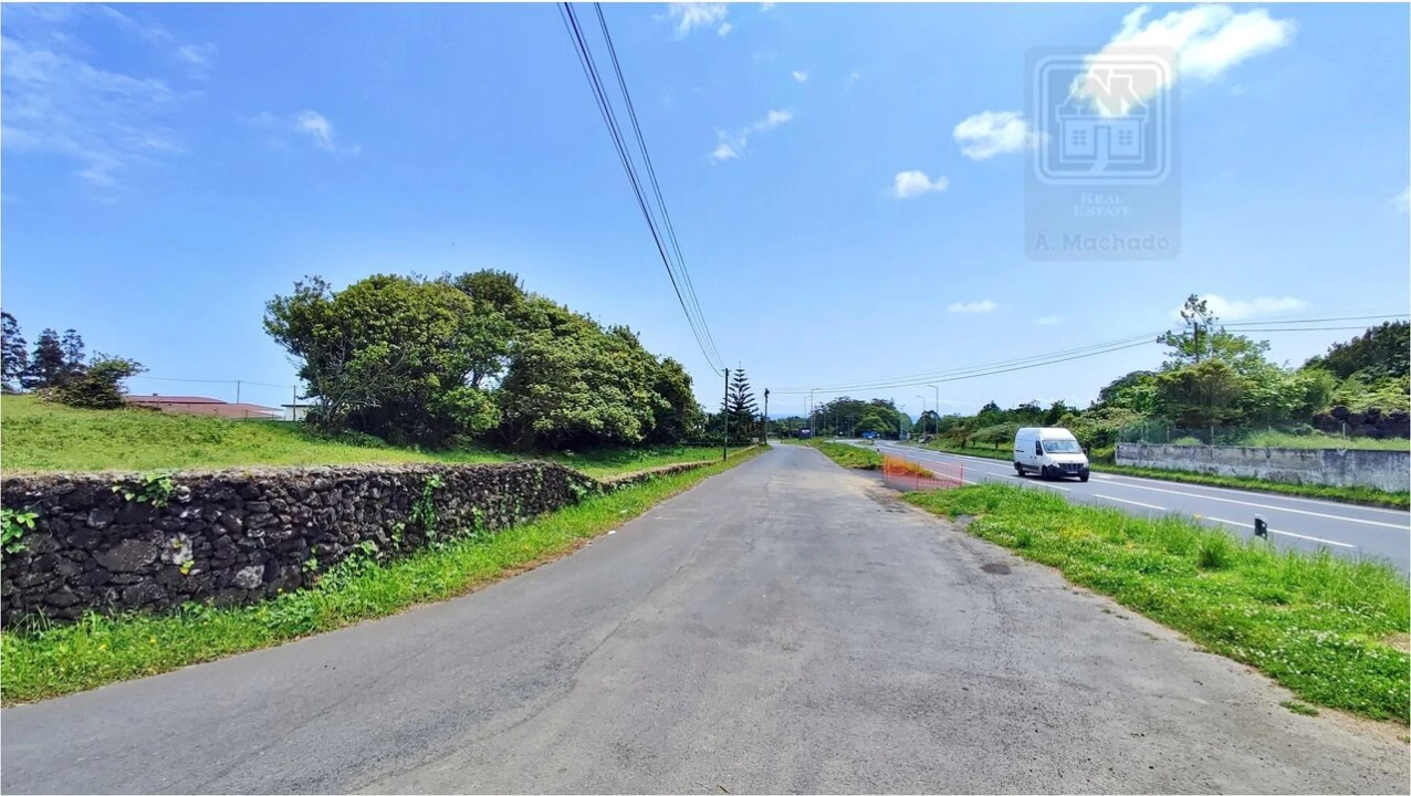 Terreno para Venda em Pico da Pedra Foto 3