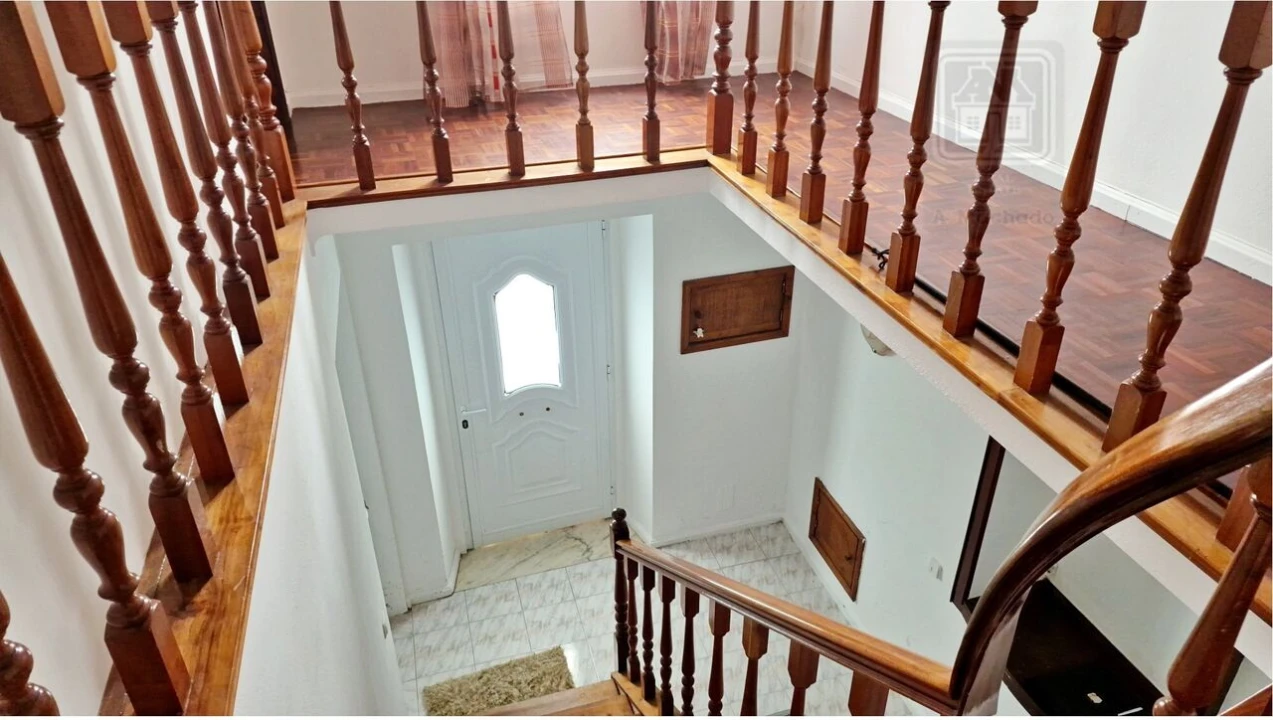 Moradia T3 para Venda em Arrifes Foto 8