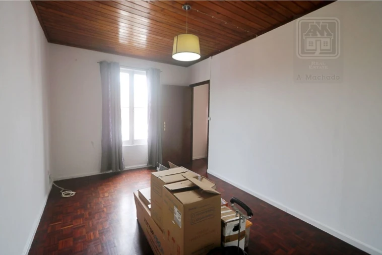 Moradia T3 para Venda em Arrifes Foto 16