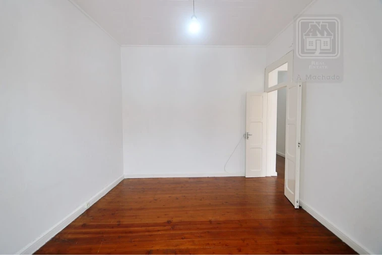 Moradia T3 para Venda em Arrifes Foto 25