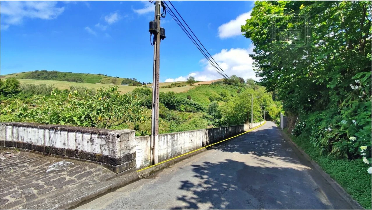 Terreno para Venda em Fenais da Ajuda Foto 2