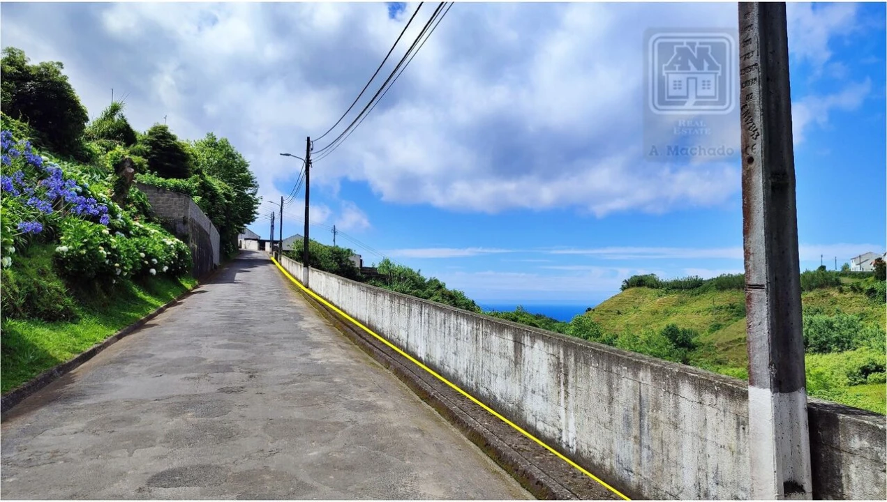 Terreno para Venda em Fenais da Ajuda Foto 3