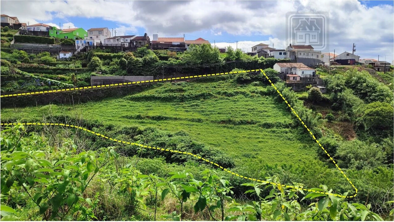 Terreno para Venda em Fenais da Ajuda Foto 4