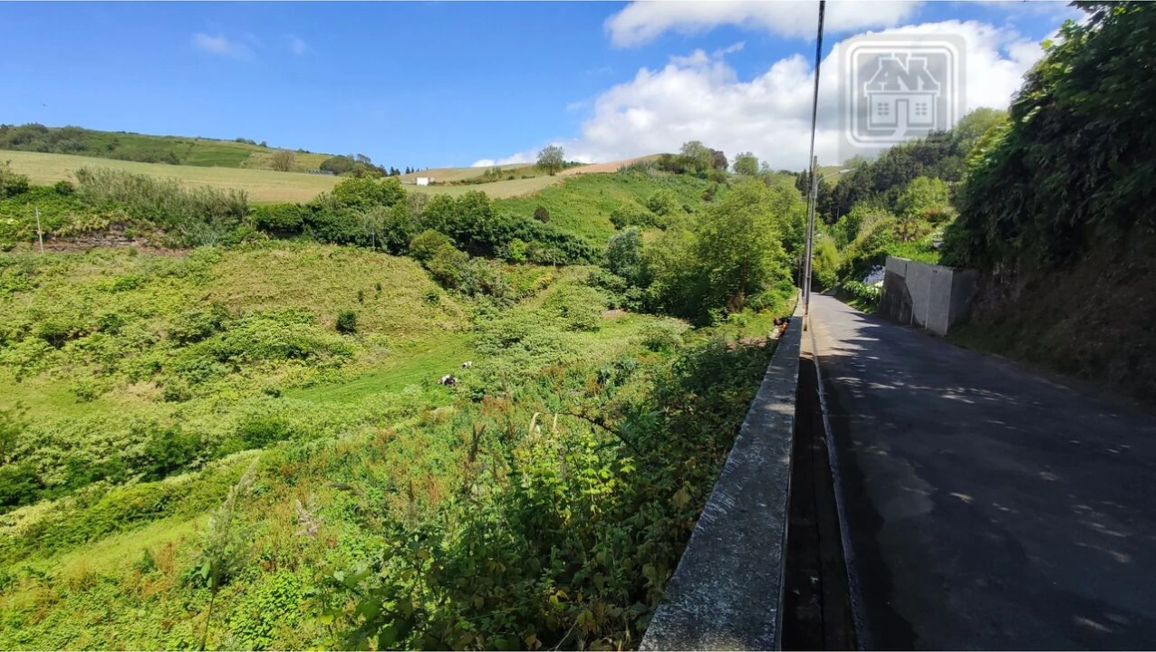 Terreno para Venda em Fenais da Ajuda Foto 6