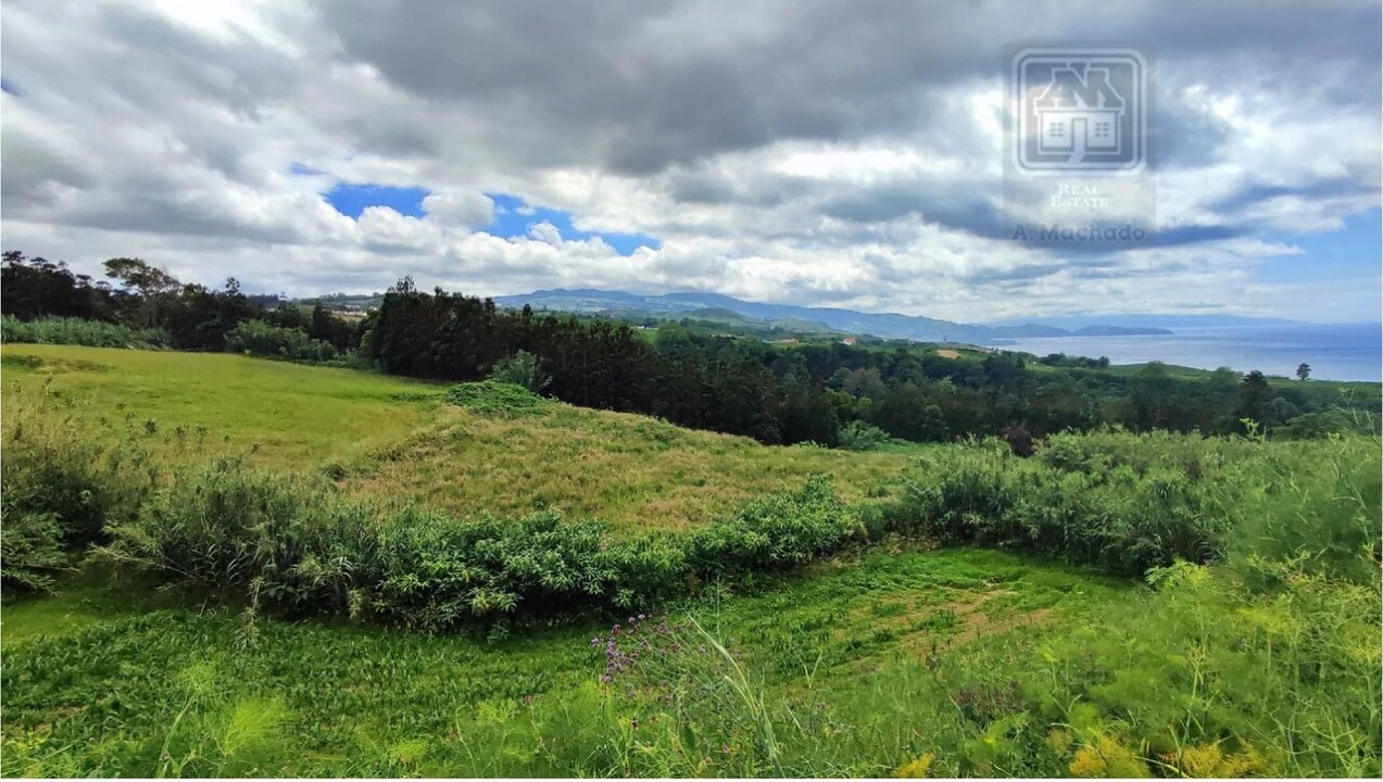 Terreno para Venda em Fenais da Ajuda Foto 1