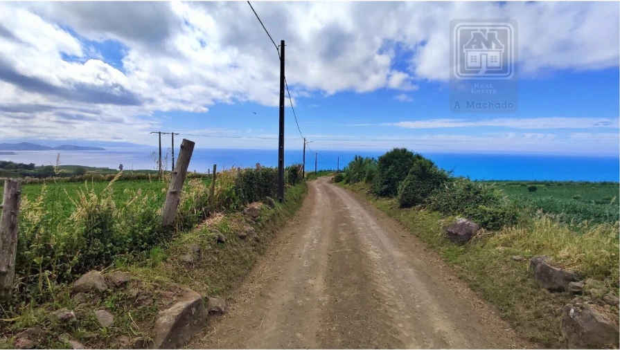 Terreno para Venda em Fenais da Ajuda Foto 11