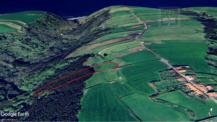 Terreno para Venda em Fenais da Ajuda Foto 3