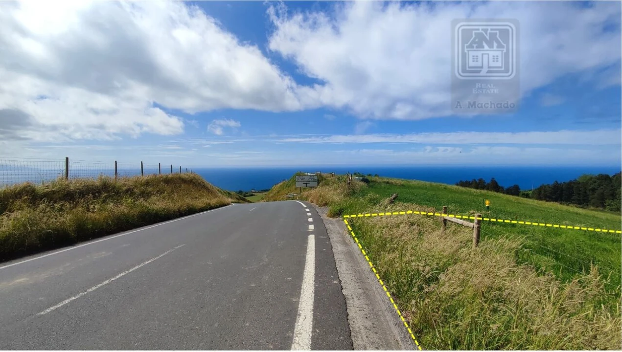 Terreno para Venda em Fenais da Ajuda Foto 2