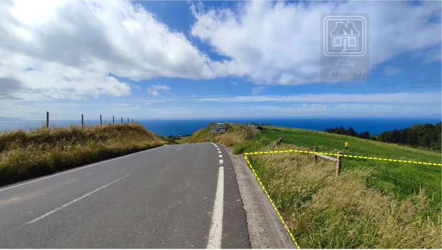 Terreno para Venda em Fenais da Ajuda Foto 2