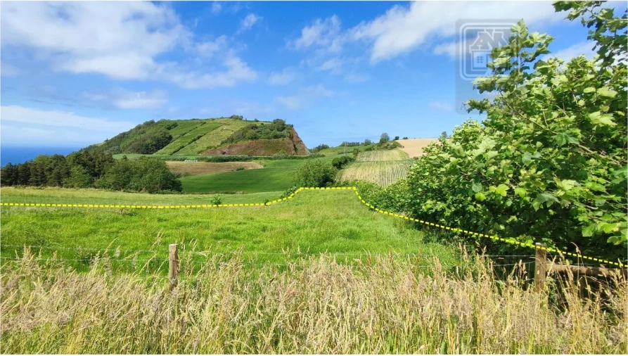 Terreno para Venda em Fenais da Ajuda Foto 7