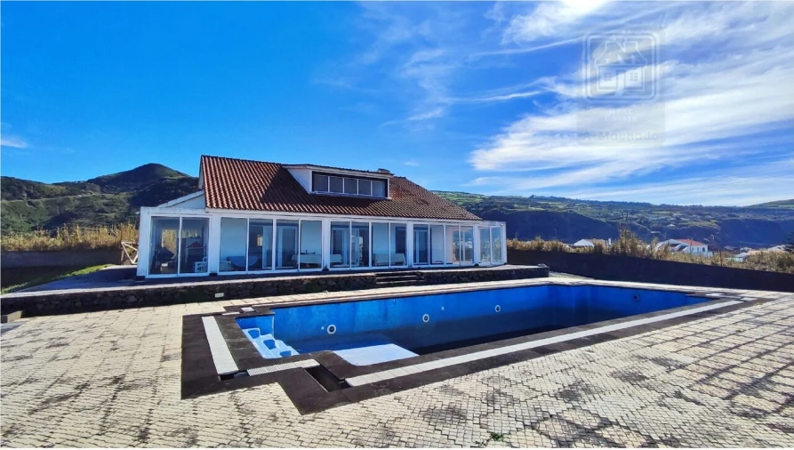 Moradia T4 para Venda em Mosteiros Foto 1