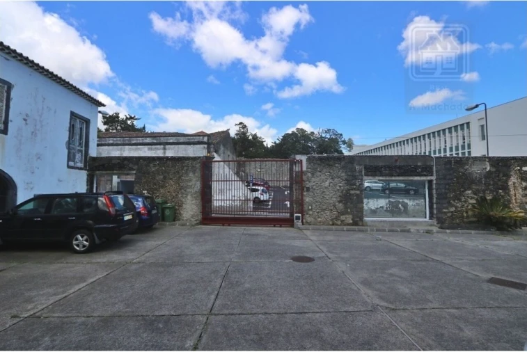 Garagem para Arrendamento em Ponta Delgada (São José) Foto 2