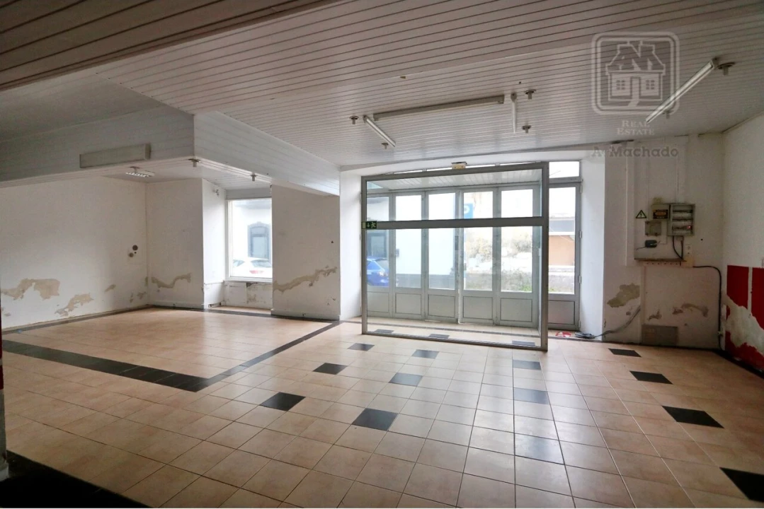 Loja para Arrendamento em Ponta Delgada (São José) Foto 5