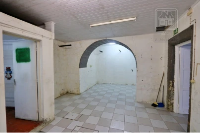 Loja para Arrendamento em Ponta Delgada (São José)