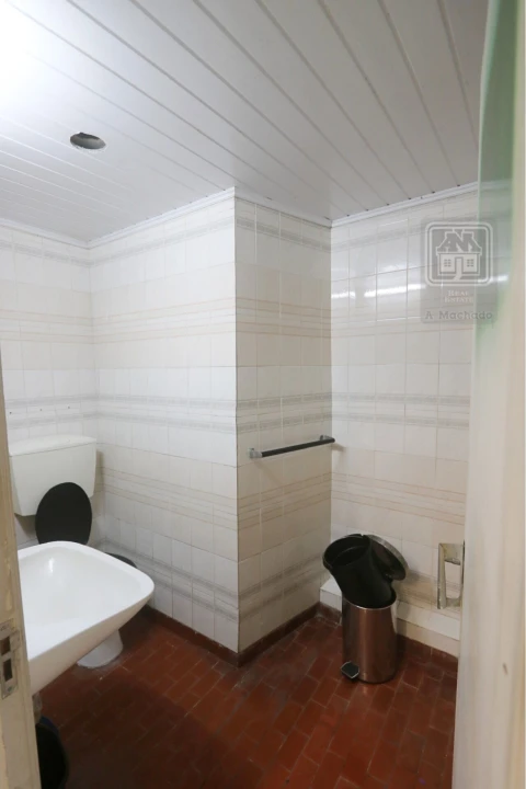 Loja para Arrendamento em Ponta Delgada (São José)