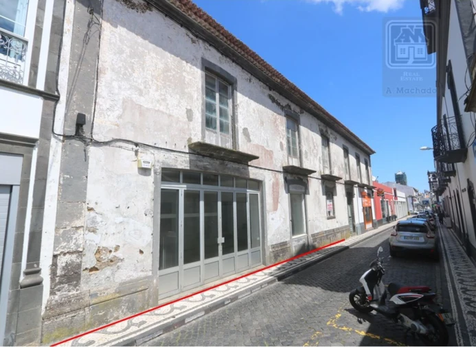 Loja para Arrendamento em Ponta Delgada (São José)