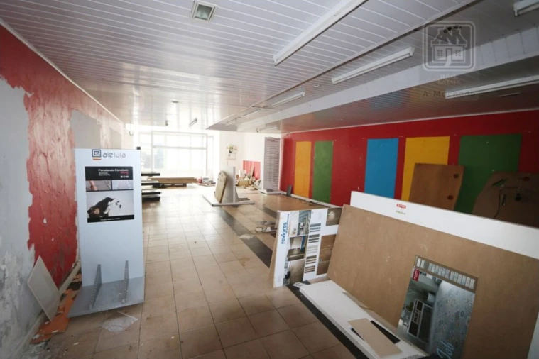 Loja para Arrendamento em Ponta Delgada (São José) Foto 7
