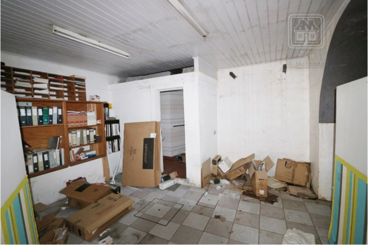 Loja para Arrendamento em Ponta Delgada (São José) Foto 8