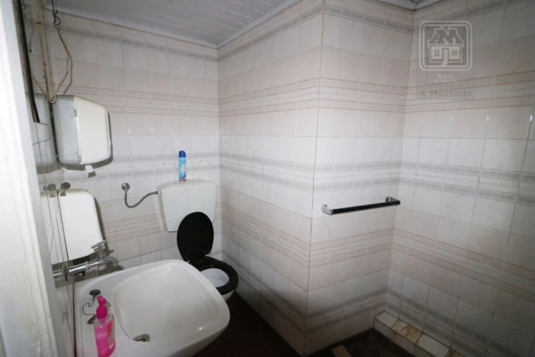 Loja para Arrendamento em Ponta Delgada (São José) Foto 9