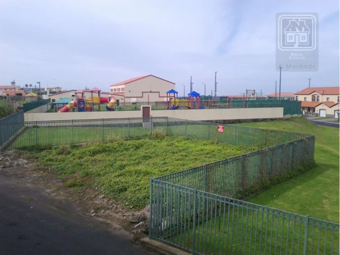 Terreno para Venda em Praia da Vitoria (Santa Cruz) Foto 2