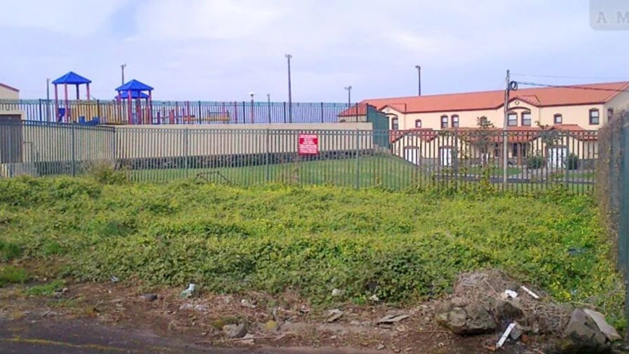 Terreno para Venda em Praia da Vitoria (Santa Cruz)