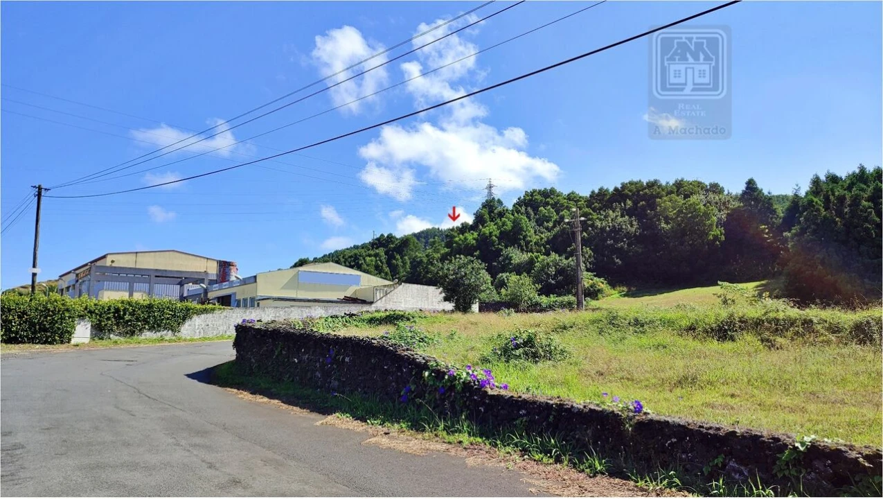 Terreno para Venda em Pico da Pedra Foto 1