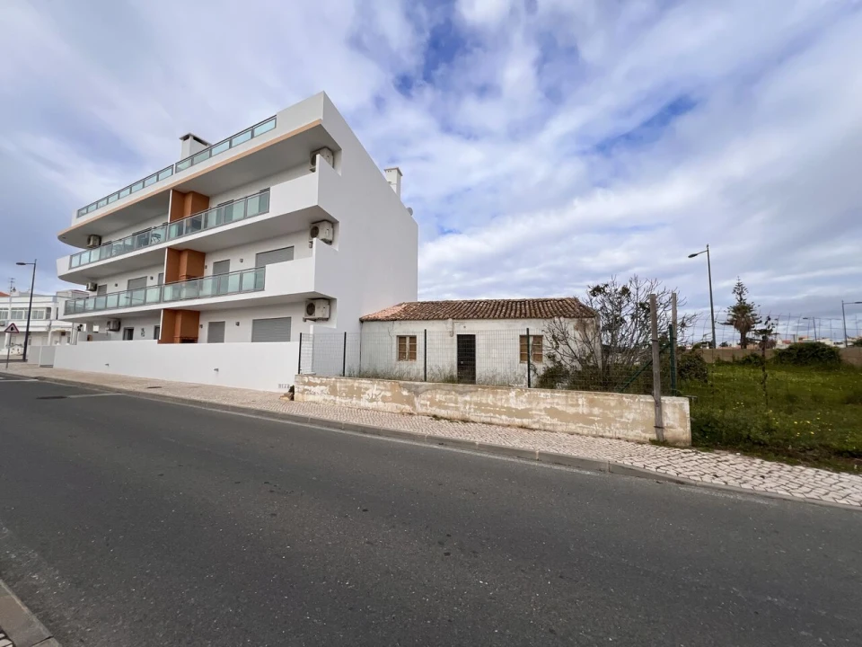 Moradia T2 para Venda em Albufeira e Olhos de Água Foto 1